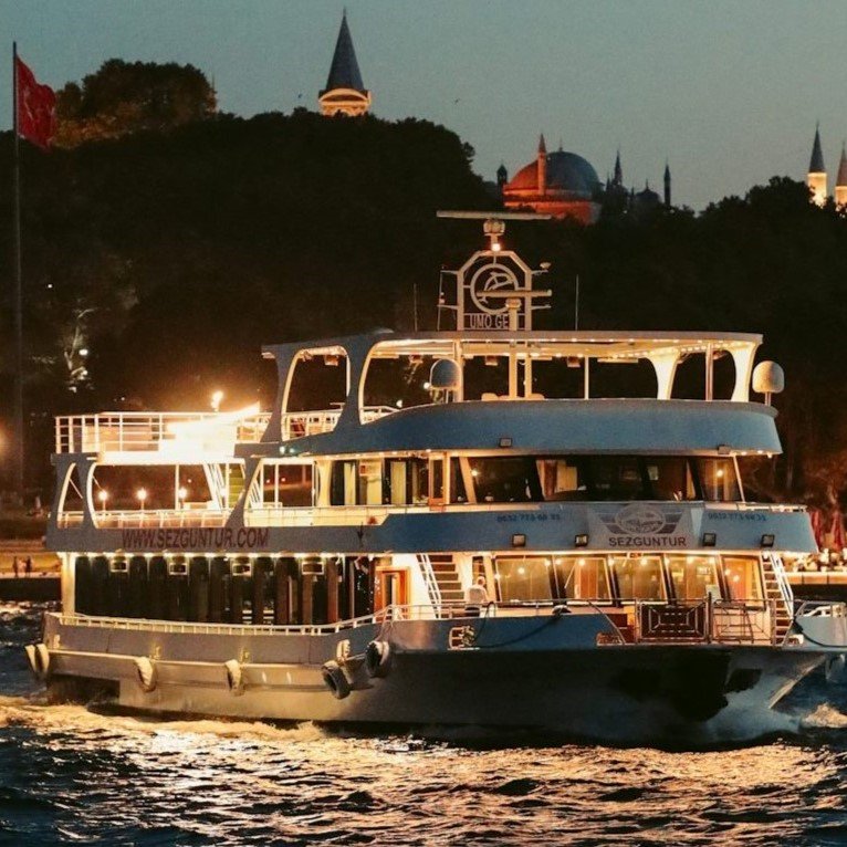 Istanbul boat tour for unforgettable Bosphorus views